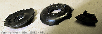 De gamle ventiltetningene i gummi var harde som stein, og brakk i flere deler da de ble fjernet med skrutrekker. Heldigvis er det nye i pakningssettet.