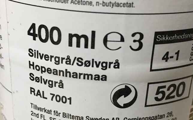 Grå hobbylakk_1.JPG